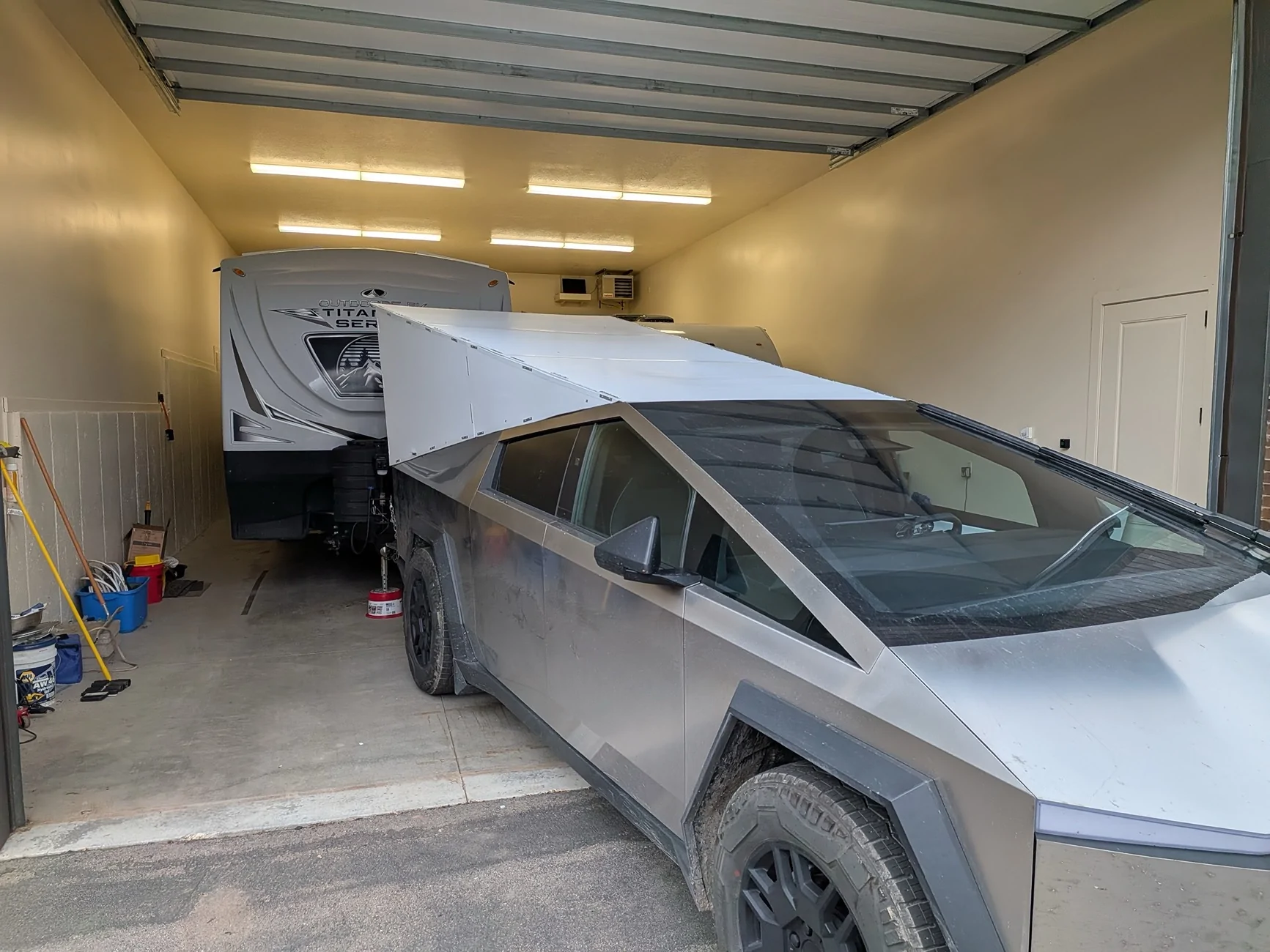 Tesla Cybertruck Preparing trailer range test with and without a wind deflector.... Image 3