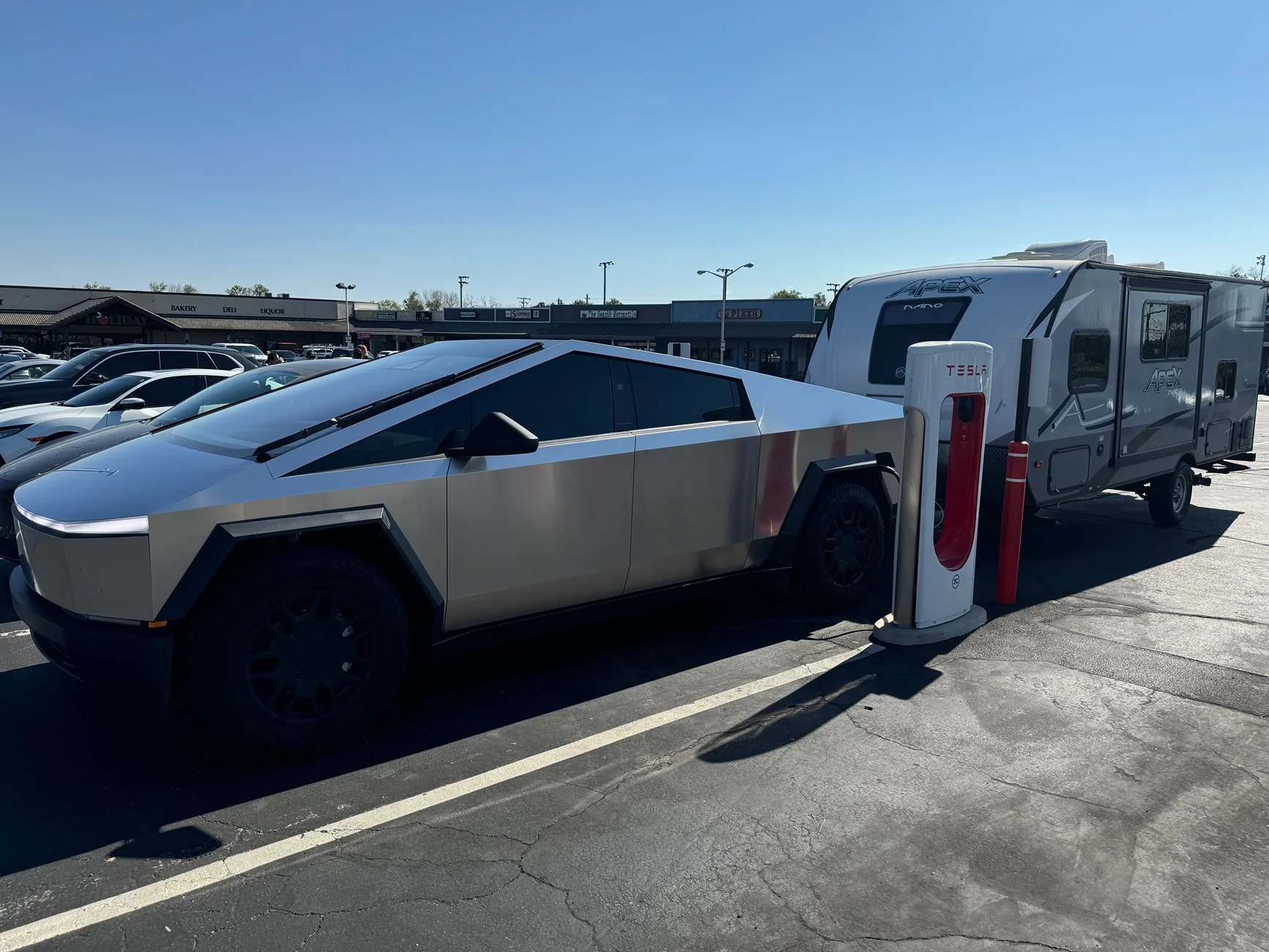 Tesla Cybertruck Preparing trailer range test with and without a wind deflector.... IMG_2088
