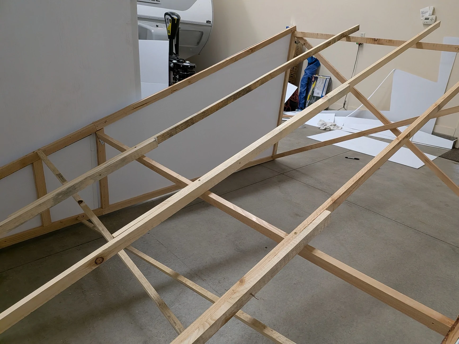 Tesla Cybertruck Preparing trailer range test with and without a wind deflector.... Image 5