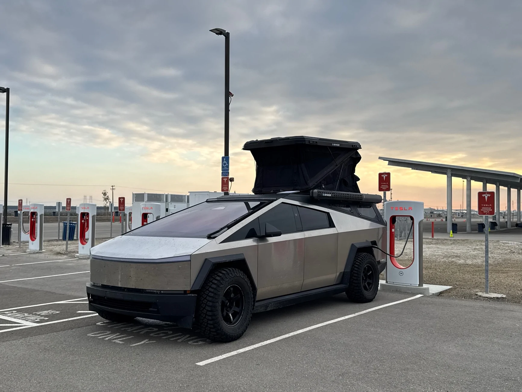 Tesla Cybertruck Introducing Urander CyberCamp Pano - 360° Panoramic Cybertruck Roof Top Tent RTT IMG_5110