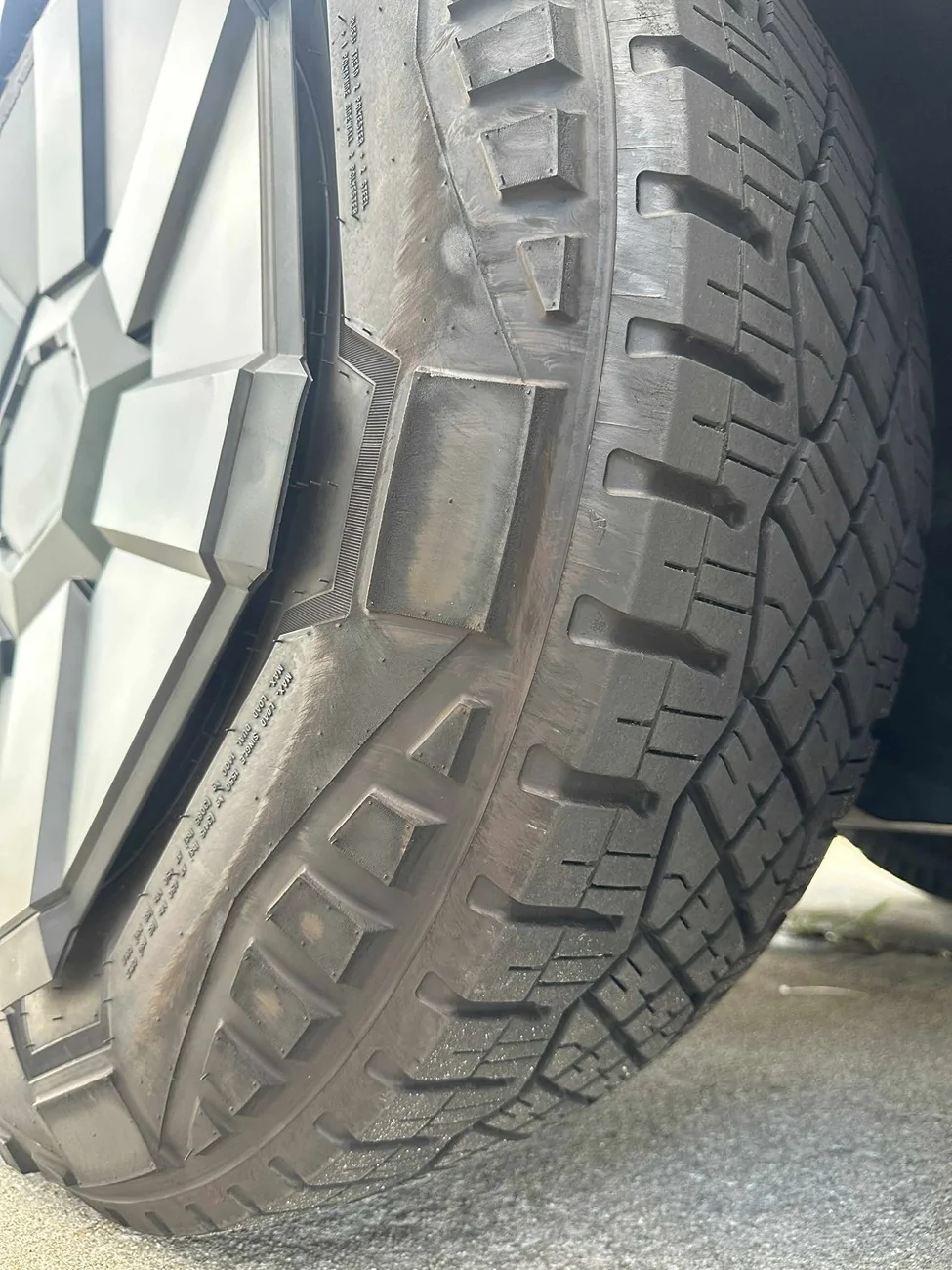 Tesla Cybertruck Eatonsville: Service Center, Came for repairs, left with Damage. Sigh. 566549228_1519268772598237_8074717365778557579_n
