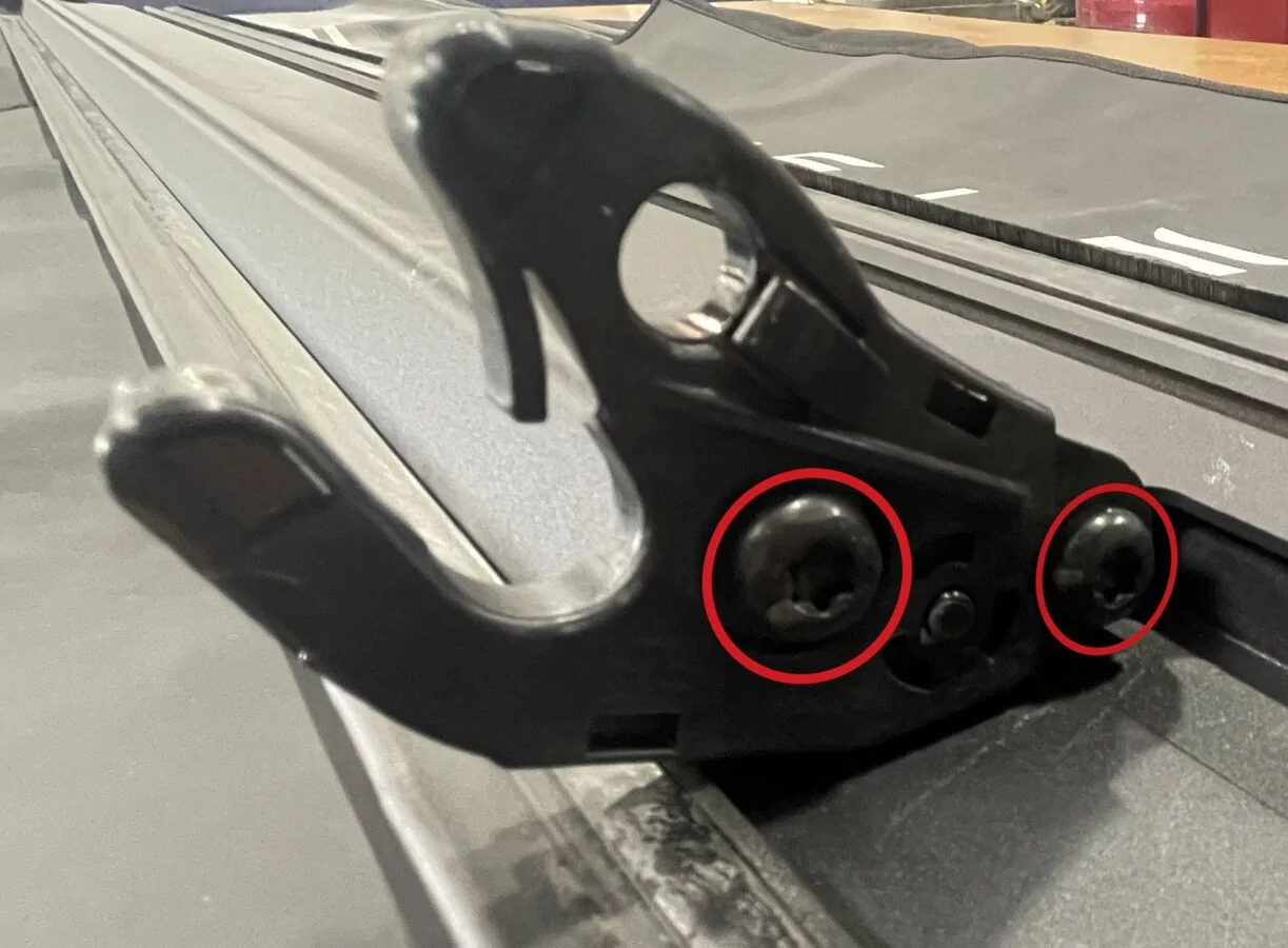 Tesla Cybertruck Cybertent setup surprise GUID-0243ACF7-044A-4488-8FA9-A8AB835DB552-online-en-US