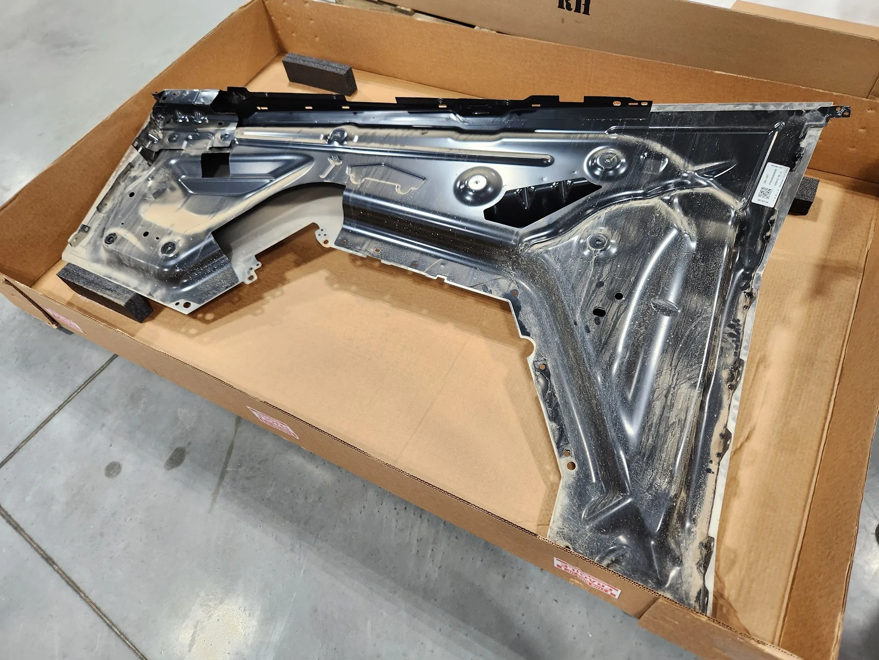 Tesla Cybertruck Loose rear passenger-side quarter panel replacement 20250609_165854