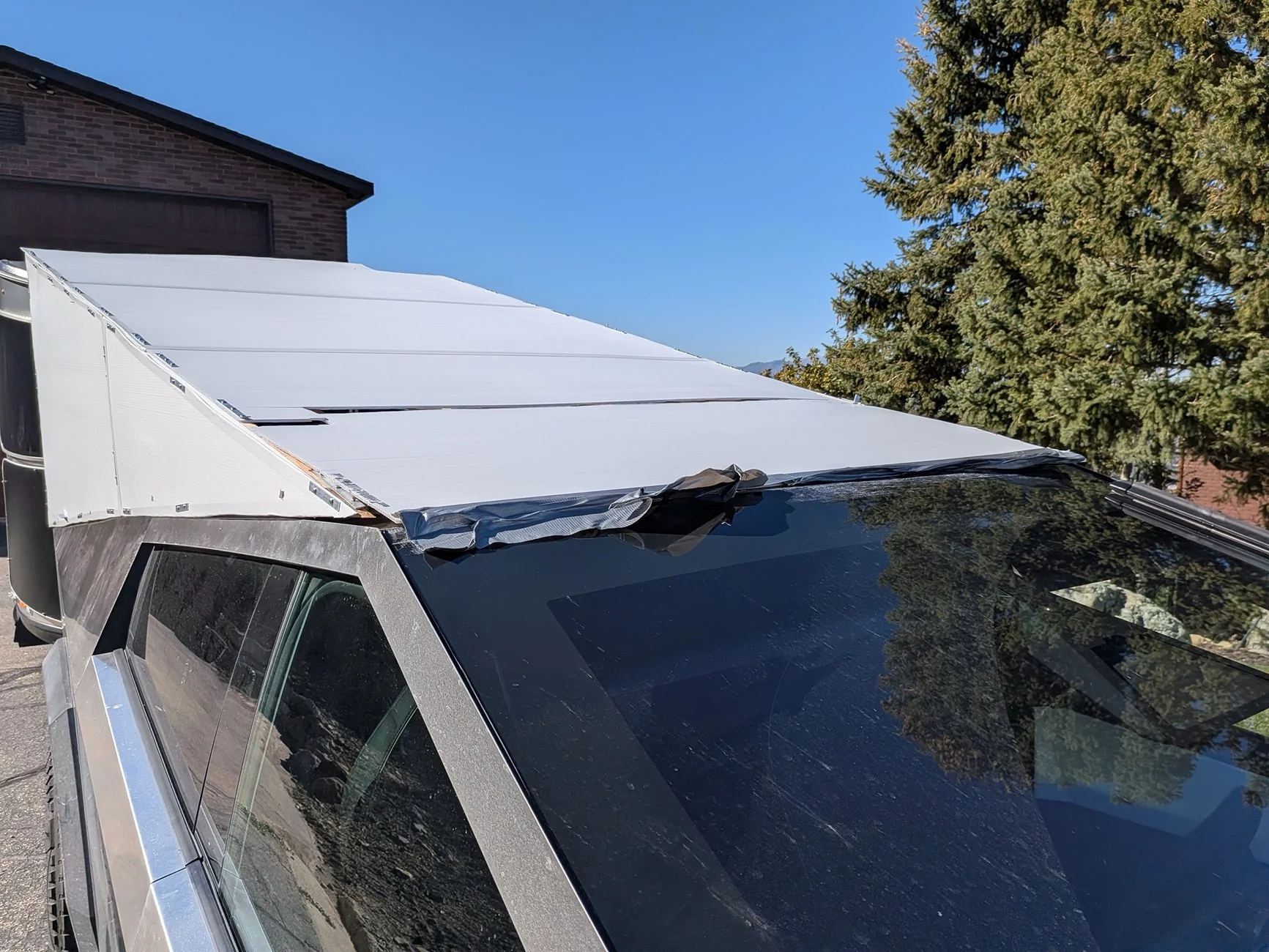 Tesla Cybertruck Preparing trailer range test with and without a wind deflector.... Image 13