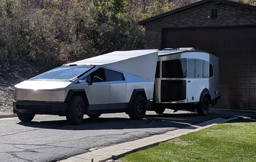 Tesla Cybertruck Preparing trailer range test with and without a wind deflector.... Image 14