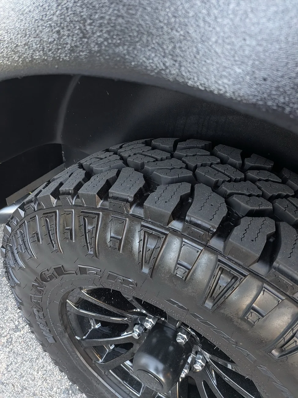 Tesla Cybertruck Preparing trailer range test with and without a wind deflector.... Image 11
