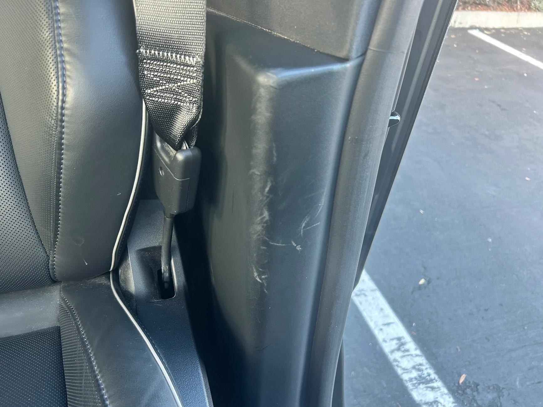 Tesla Cybertruck Preventing interior wear and tear? IMG_2191