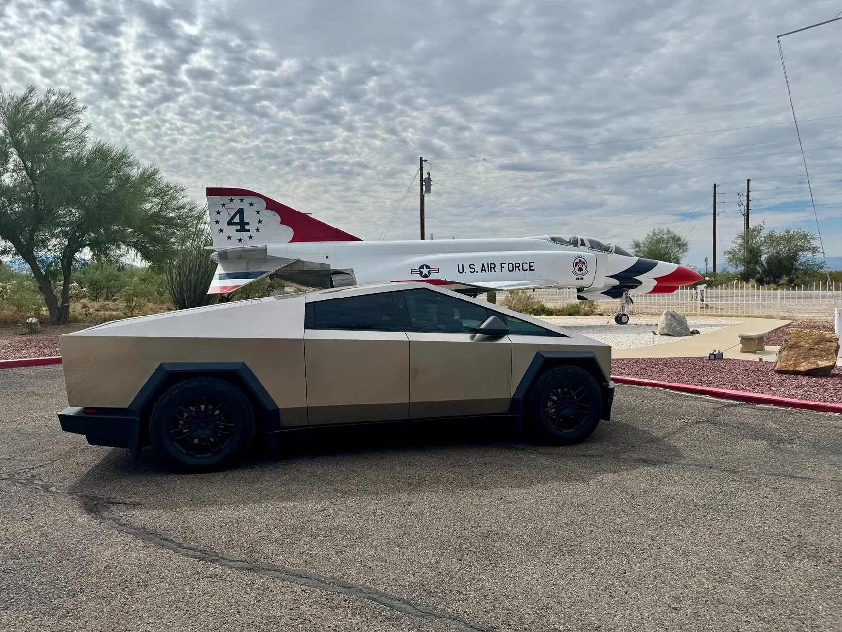 Cybertruck-thunderbird.webp