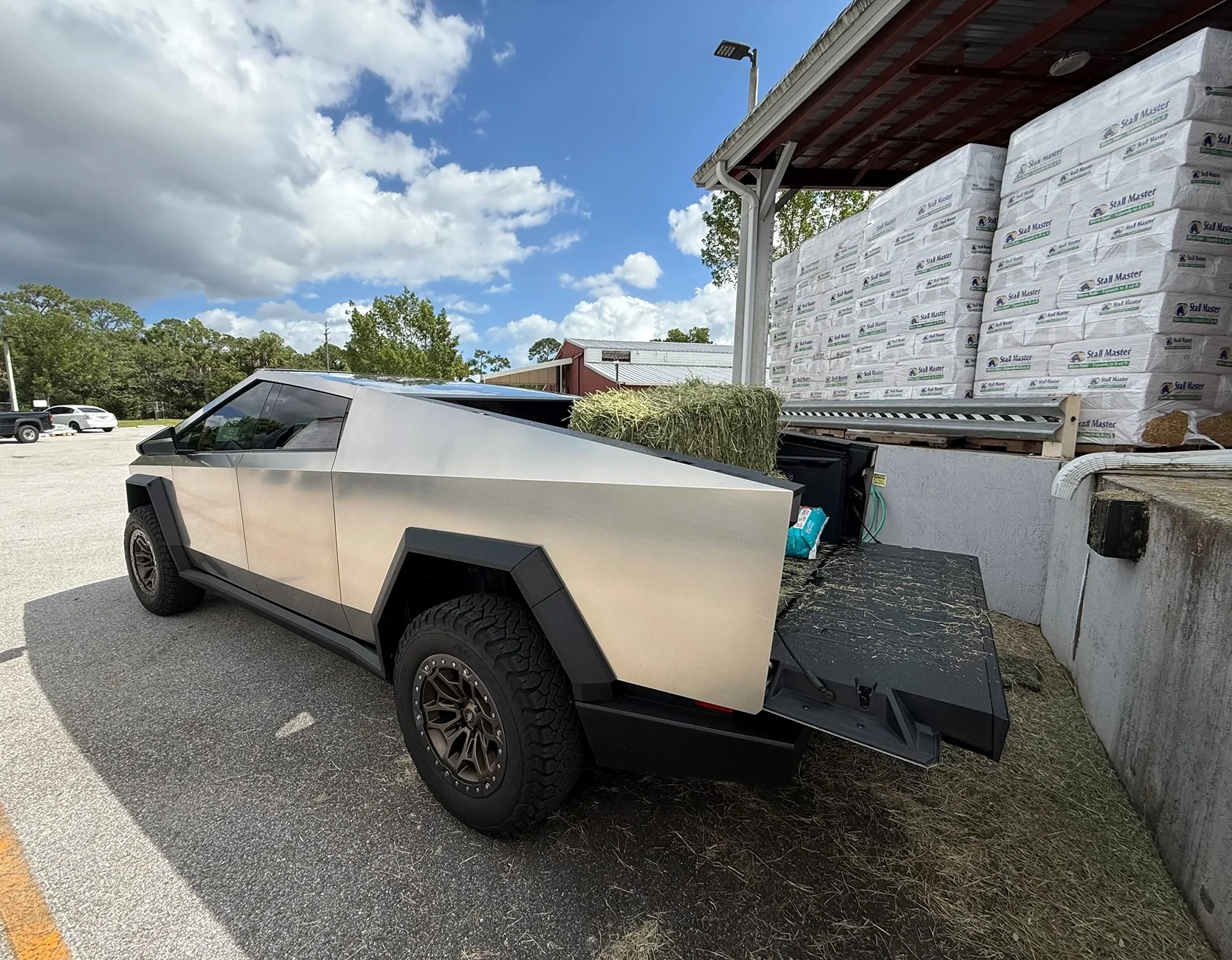 Tesla Cybertruck Daily random Cybertruck photos thread - Post Yours! 📸 🤳 Order pick up!
