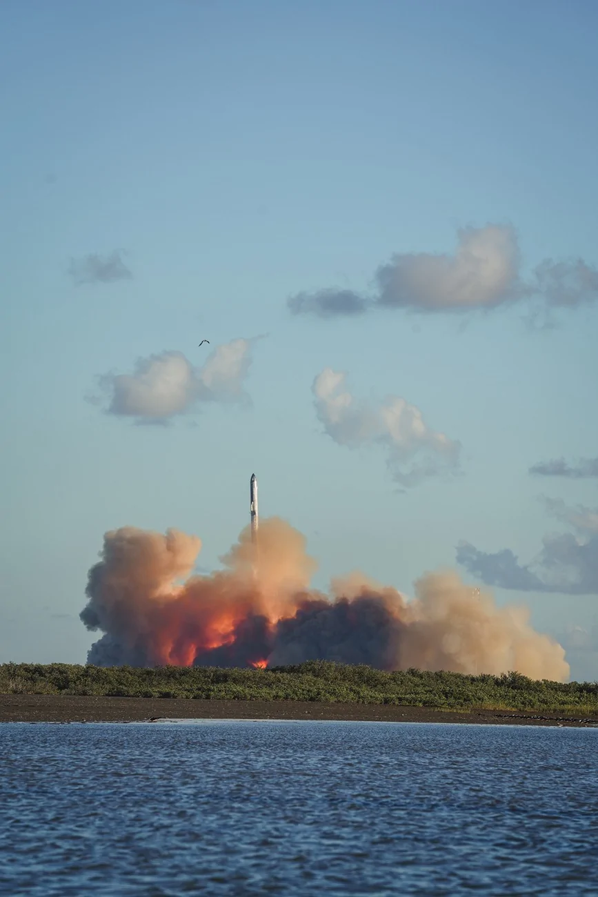 Tesla Cybertruck Camping at Boca Chica Beach for Starship Flight 11 Launch DSC07916