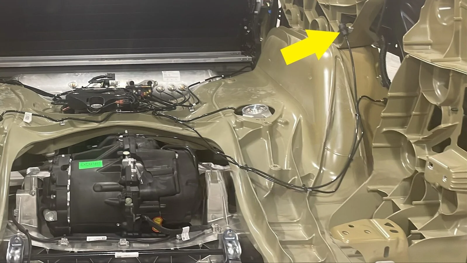 Tesla Cybertruck Delivery day - Air Suspension Issue GUID-060E32F9-F8E9-4156-890F-C405DEAA00E7-online-en-US(1)