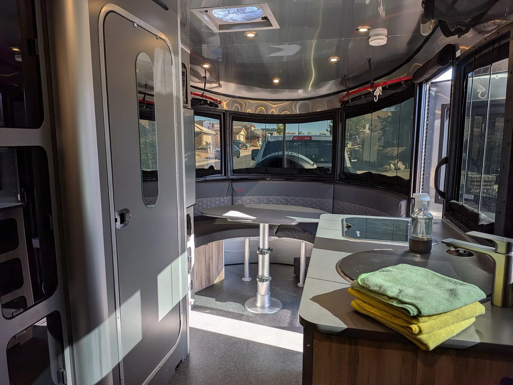 Tesla Cybertruck Preparing trailer range test with and without a wind deflector.... Imag