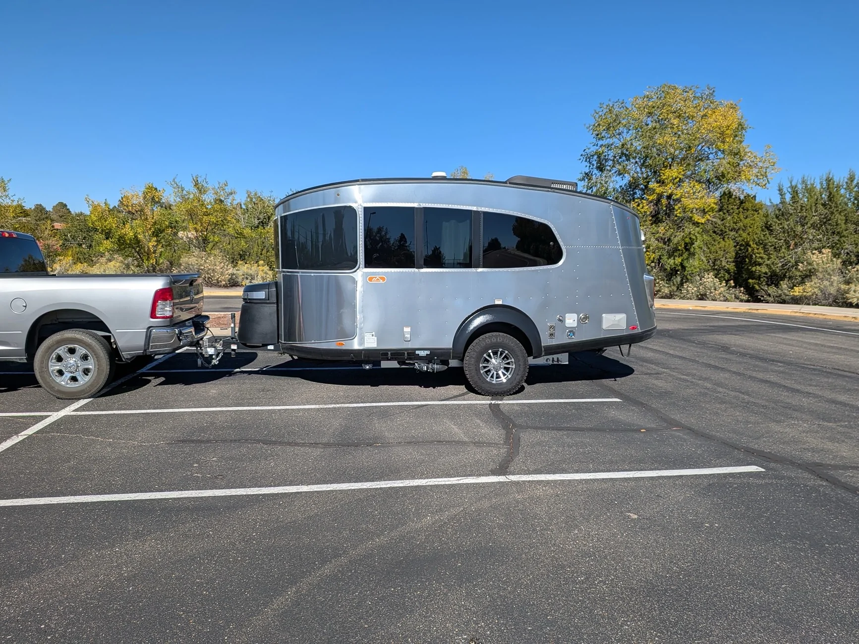Tesla Cybertruck Preparing trailer range test with and without a wind deflector.... Image 1