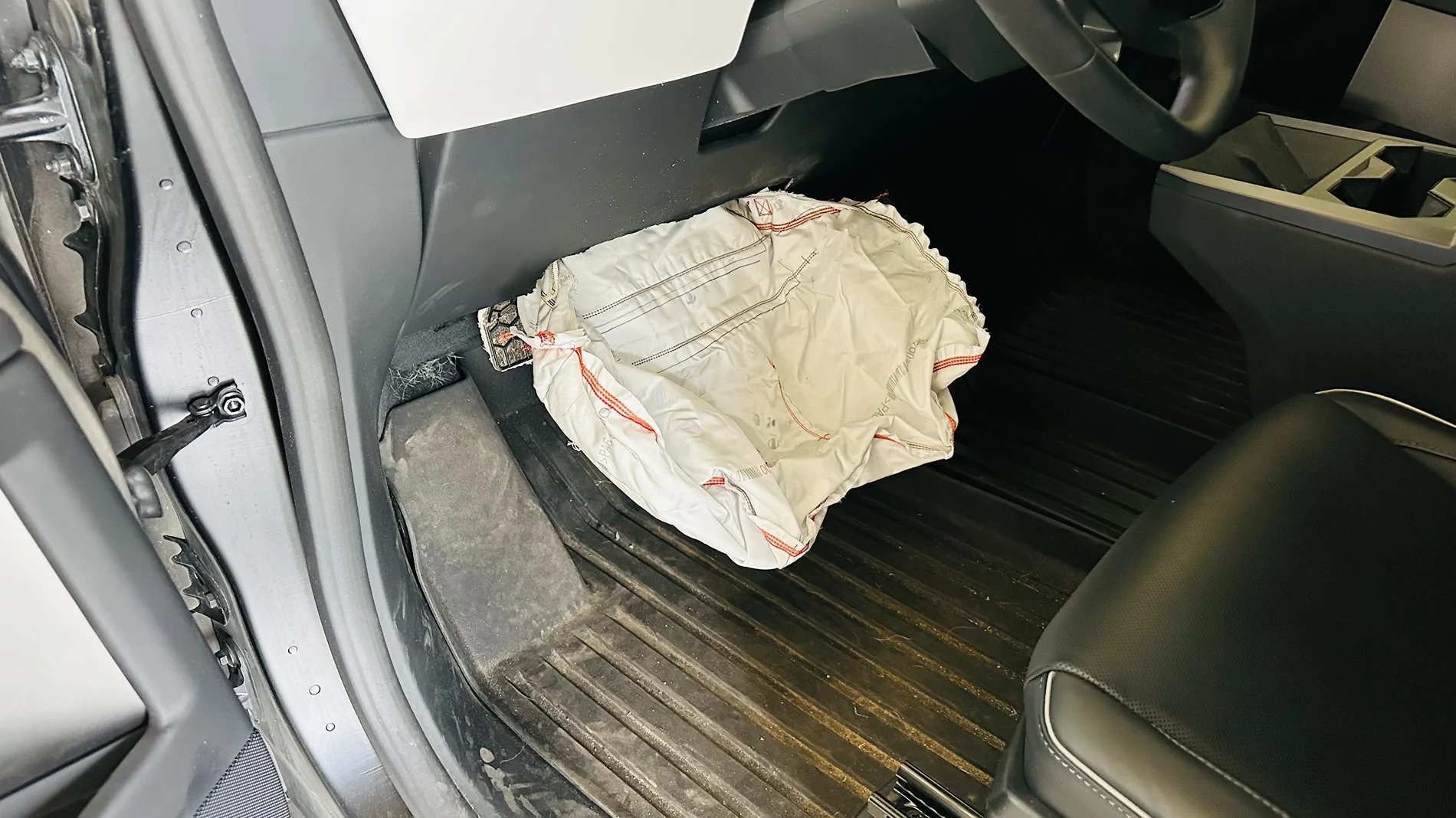 Tesla Cybertruck Driver side knee airbag false deployment IMG_4060