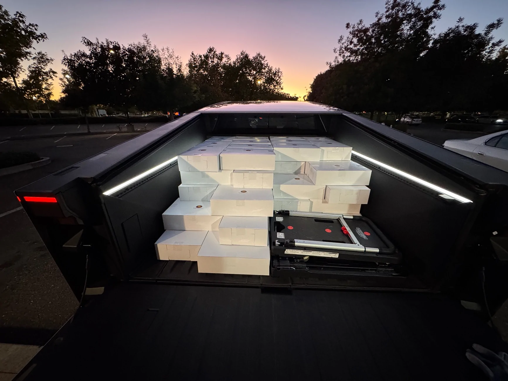Tesla Cybertruck What Are You Hauling in your Cybertruck? 🦾 👷‍♂️ IMG_9992