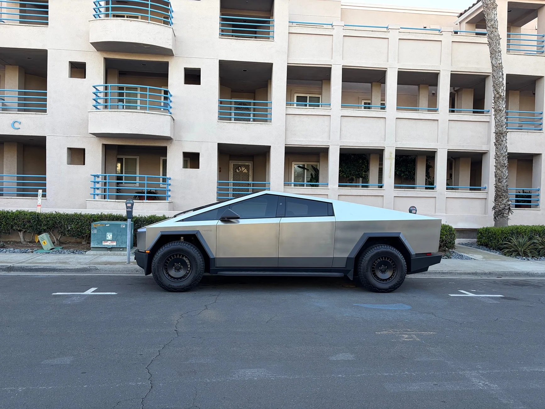 Tesla Cybertruck 285/75/18 Nokian Outpost NAT tires + 18" Atomic Wheels - my review / experience IMG_0212