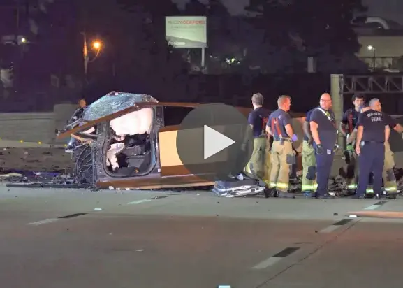 Tesla Cybertruck Cybertruck hit head on in wrong-way crash on I-10 Houston. Both drivers killed 107425-d027a0c1ed62740b28f3a466837393e1