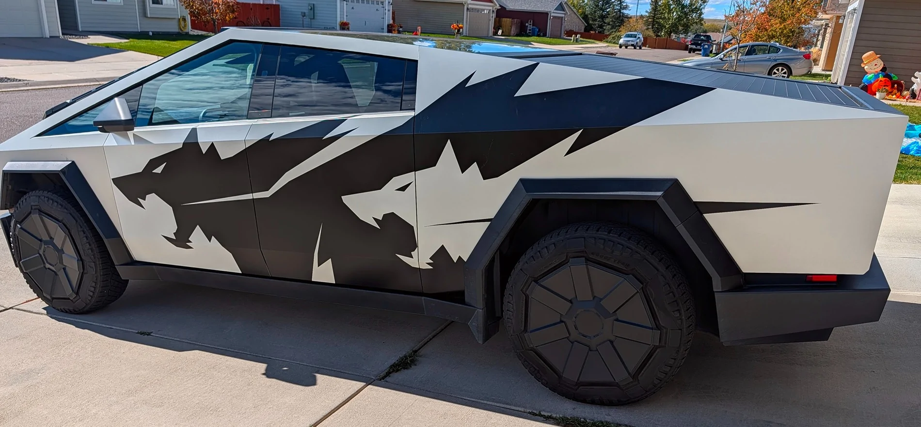 Tesla Cybertruck What to put on frunk? Swap out images? PXL_20251014_191353019-EDIT