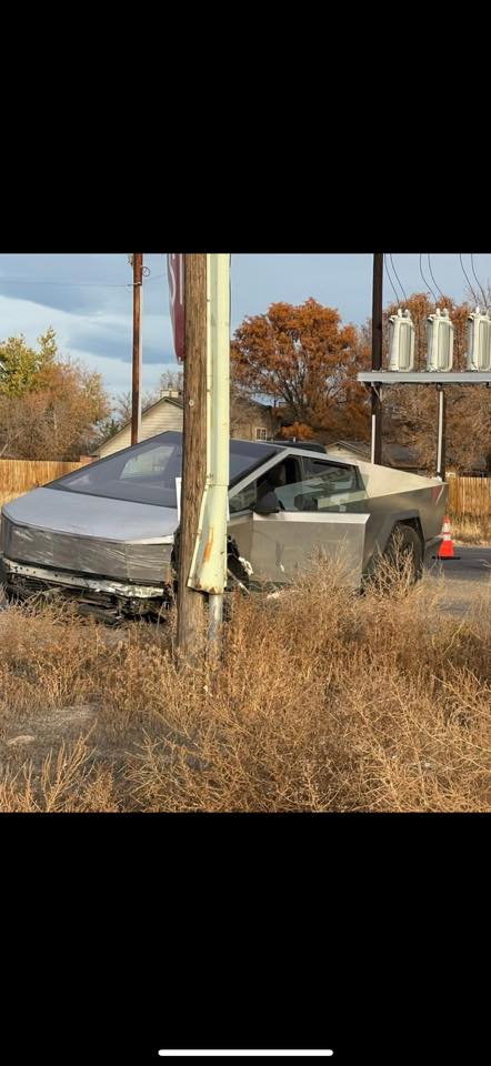Tesla Cybertruck Cybertruck accident incurs the local trashtalk - So tired of it 575121690_3204962913001402_3097464710823352818_n