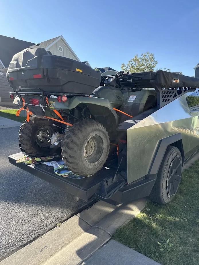 Tesla Cybertruck What Are You Hauling in your Cybertruck? 🦾 👷‍♂️ IMG_5202