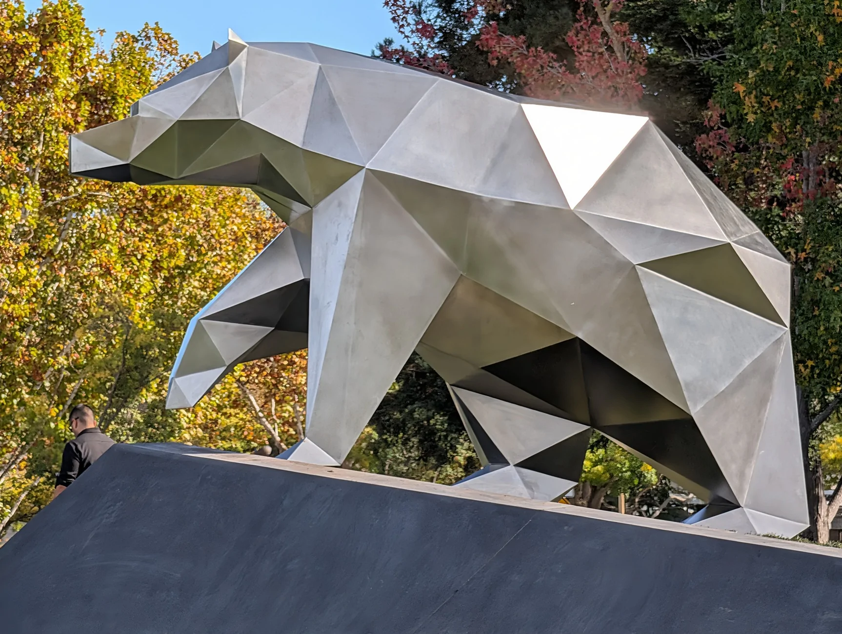 Tesla Cybertruck California Cybear / Cyberbear statue installed at Tesla Engineering HQ in Palo Alto G478yNfbAAAaMcO