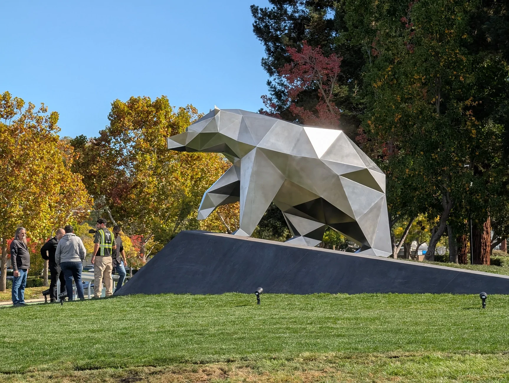 Tesla Cybertruck California Cybear / Cyberbear statue installed at Tesla Engineering HQ in Palo Alto G478zqibQAETJts