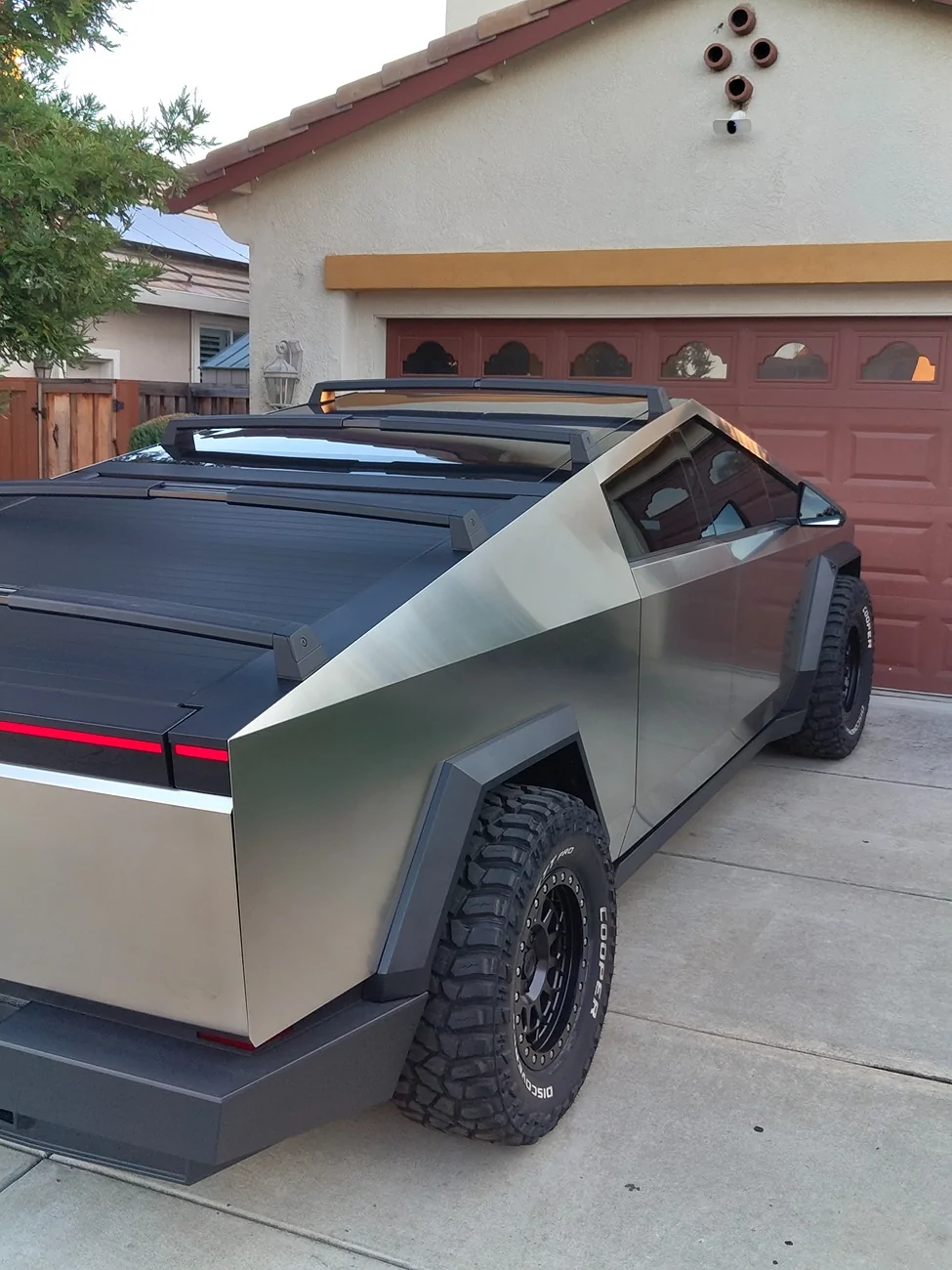 Tesla Cybertruck Sell me on the OEM crossbars IMG_20241206_161348775