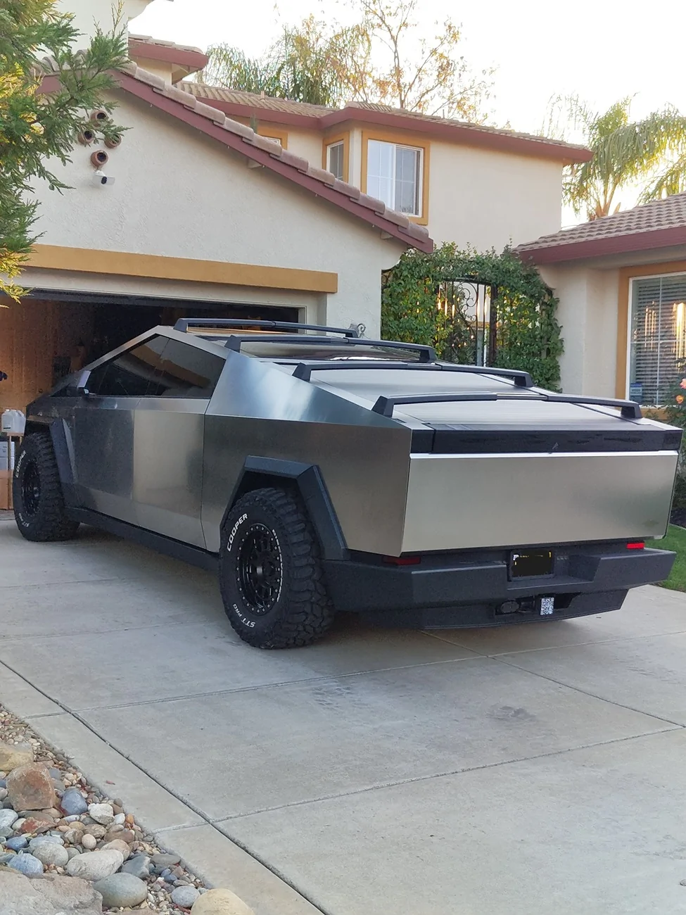 Tesla Cybertruck Sell me on the OEM crossbars IMG_20241206_161255360c