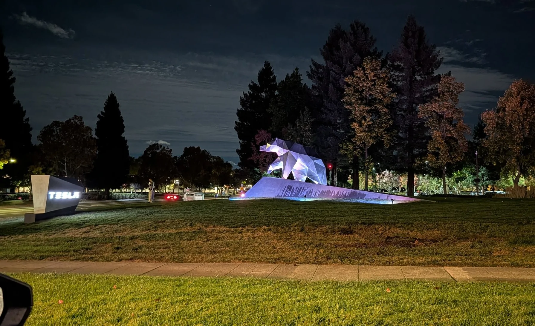 Tesla Cybertruck California Cybear / Cyberbear statue installed at Tesla Engineering HQ in Palo Alto G49n2AGbQAAv4pF