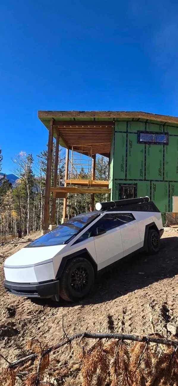 Tesla Cybertruck Urander Bed Cap Ideas & Setups IMG_6634
