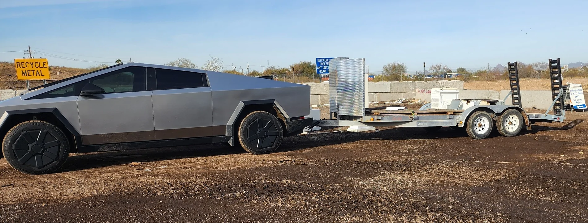 Tesla Cybertruck 🦾 Cybertruck doing truck stuff!  Post your photos! 20250201_093323