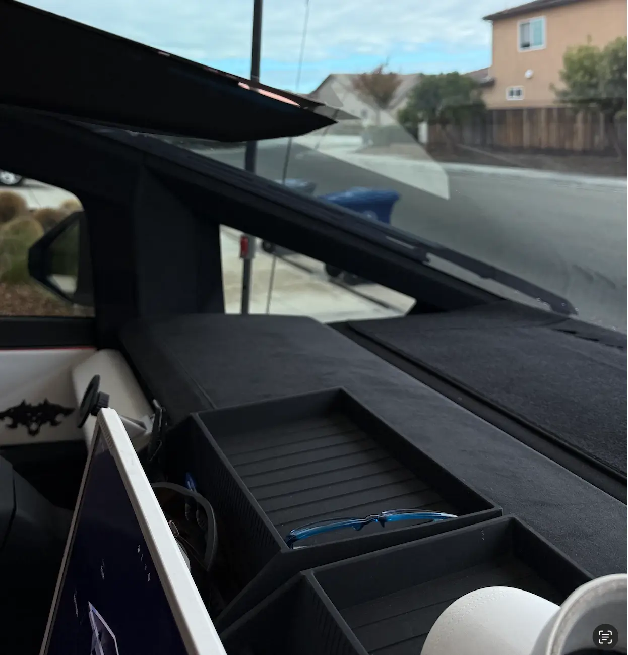 Tesla Cybertruck Show us an accessory we’ve never seen before! MFZ Challenge thread. 1762809318948-sc