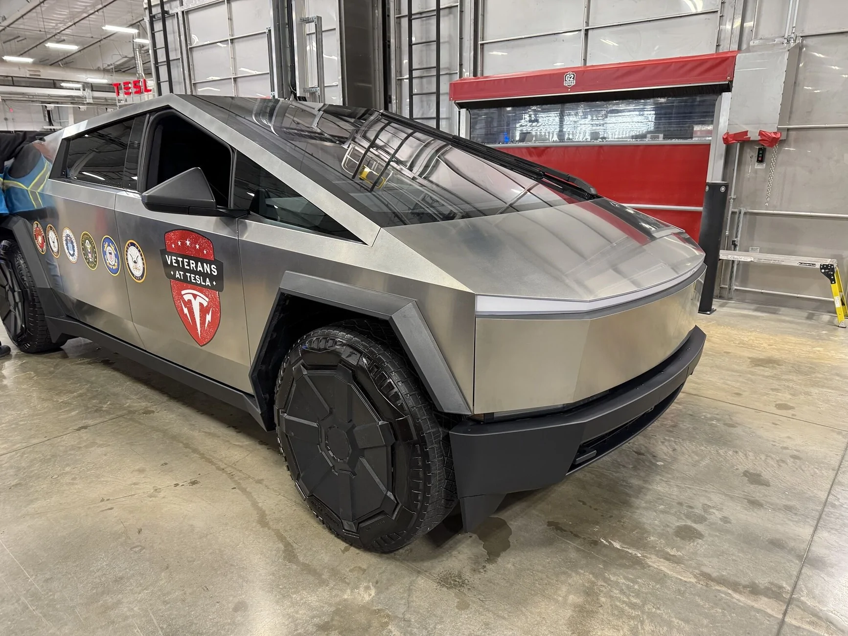 Tesla Cybertruck Cybertruck honors vets in Veterans Day display at Giga Texas G5kD3SLW8AAR7Kz