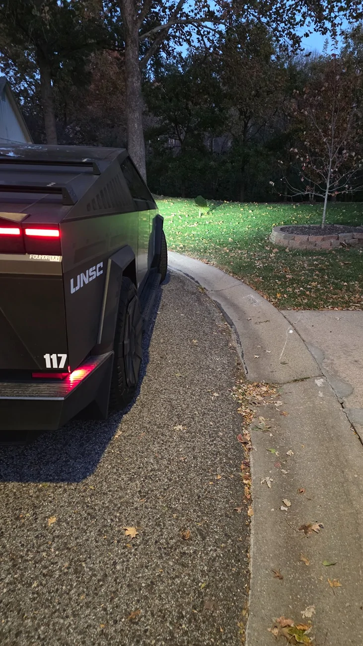 Tesla Cybertruck FSD v14.1.7 rolling out to all Cybertruck owners! Update yours yet?? 20251113_172456