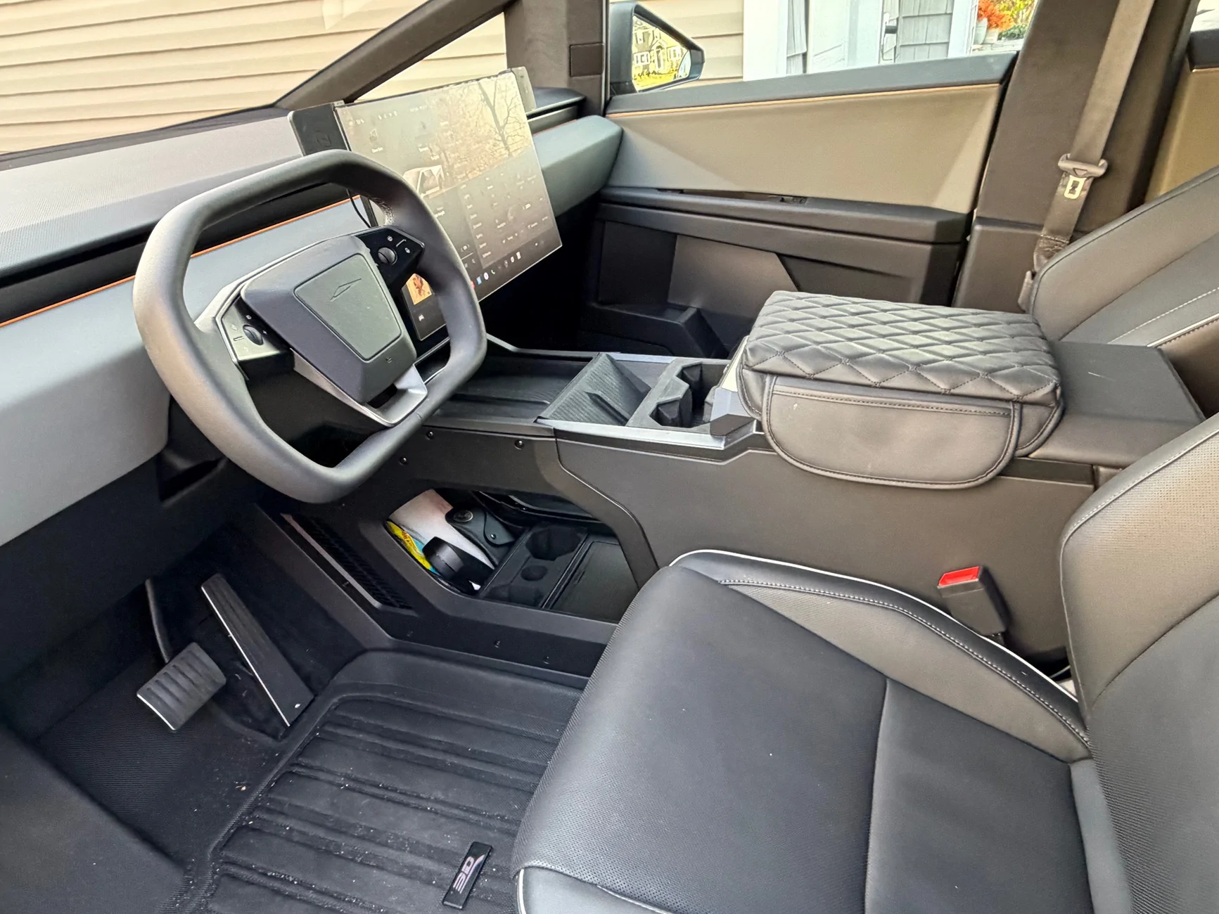Tesla Cybertruck Lower Center Console Review, Wow, Transformation Useful Space 1763239365285-vv