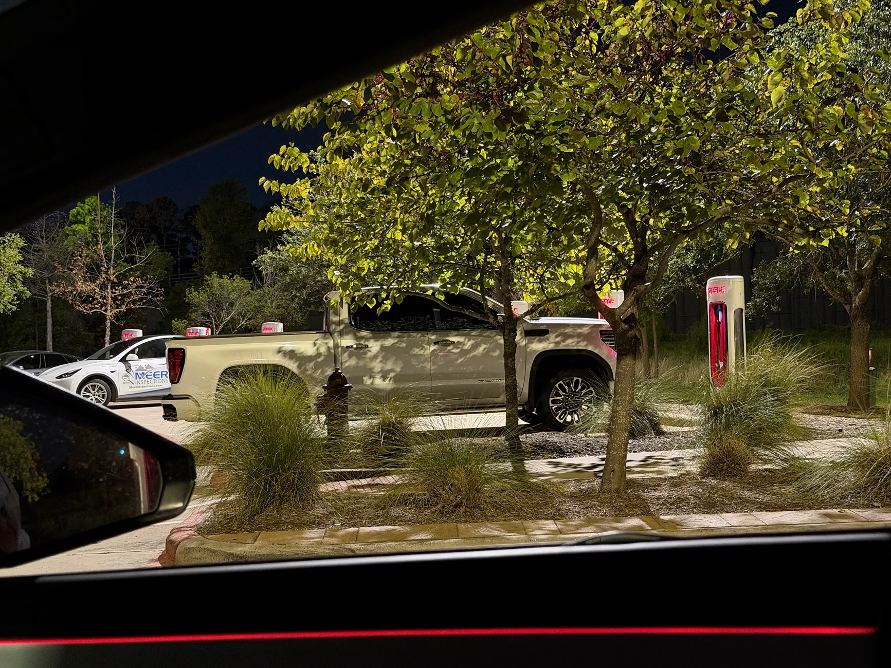 Tesla Cybertruck Is this thing electric or this person is just a POS IMG_0184