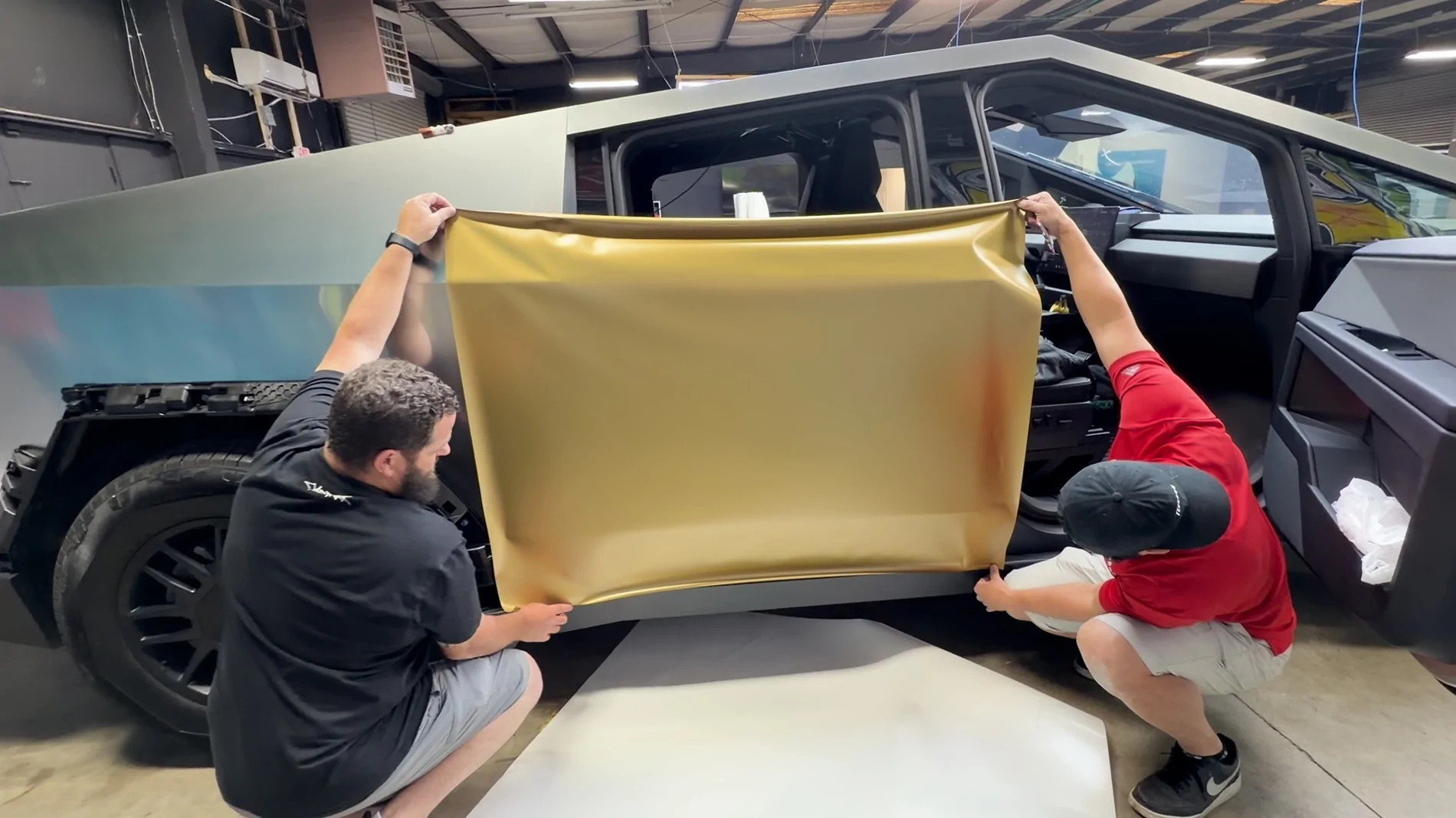 Tesla Cybertruck GOLD Vinyl Wrap & PPF Cybertruck -- Photos & Videos main.00_28_55_05.Still008