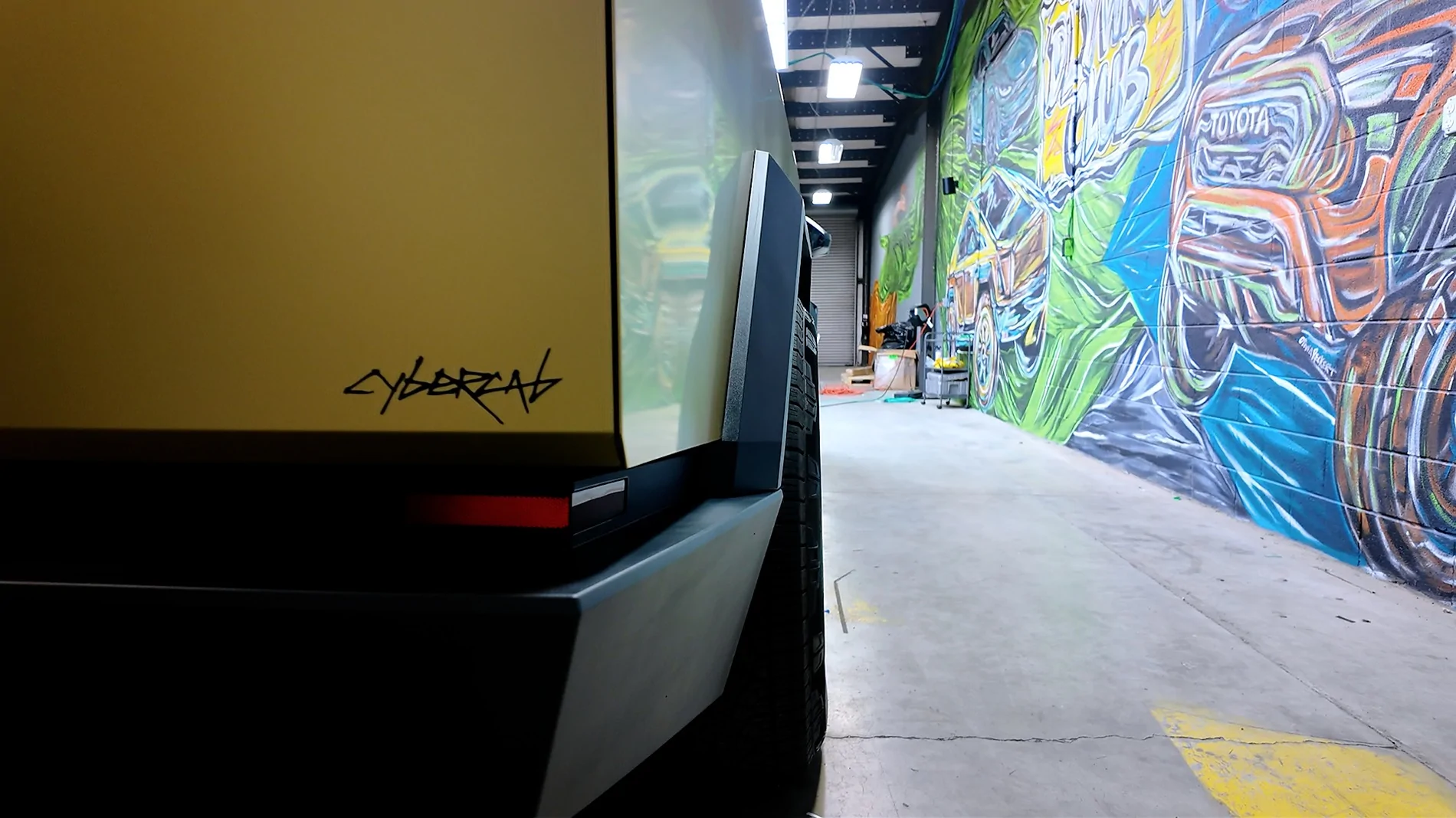 Tesla Cybertruck GOLD Vinyl Wrap & PPF Cybertruck -- Photos & Videos main.00_08_22_08.Still010