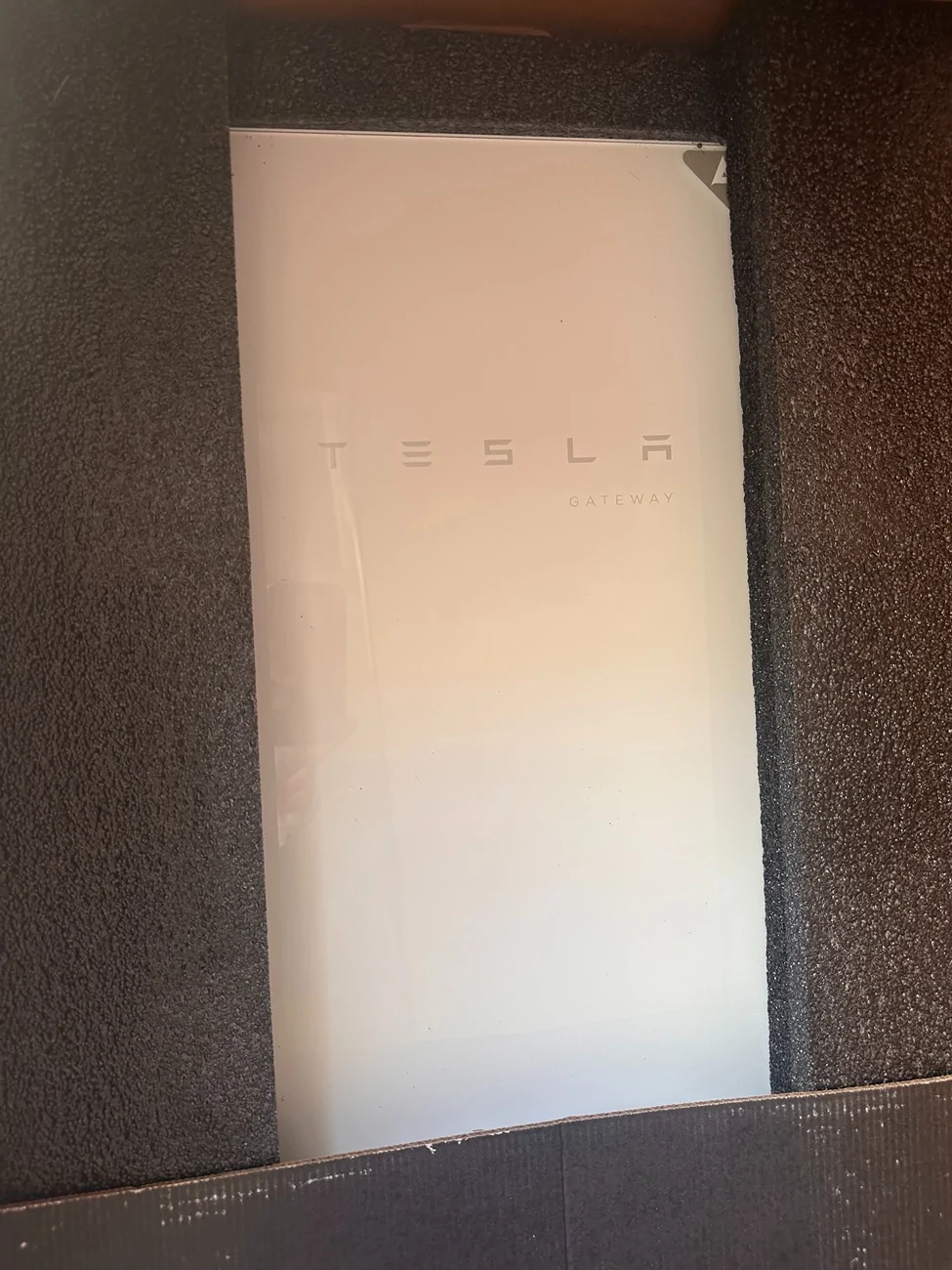 Tesla Cybertruck Cybertruck Powershare Home Backup Gateway Wall Charger Bundle image1