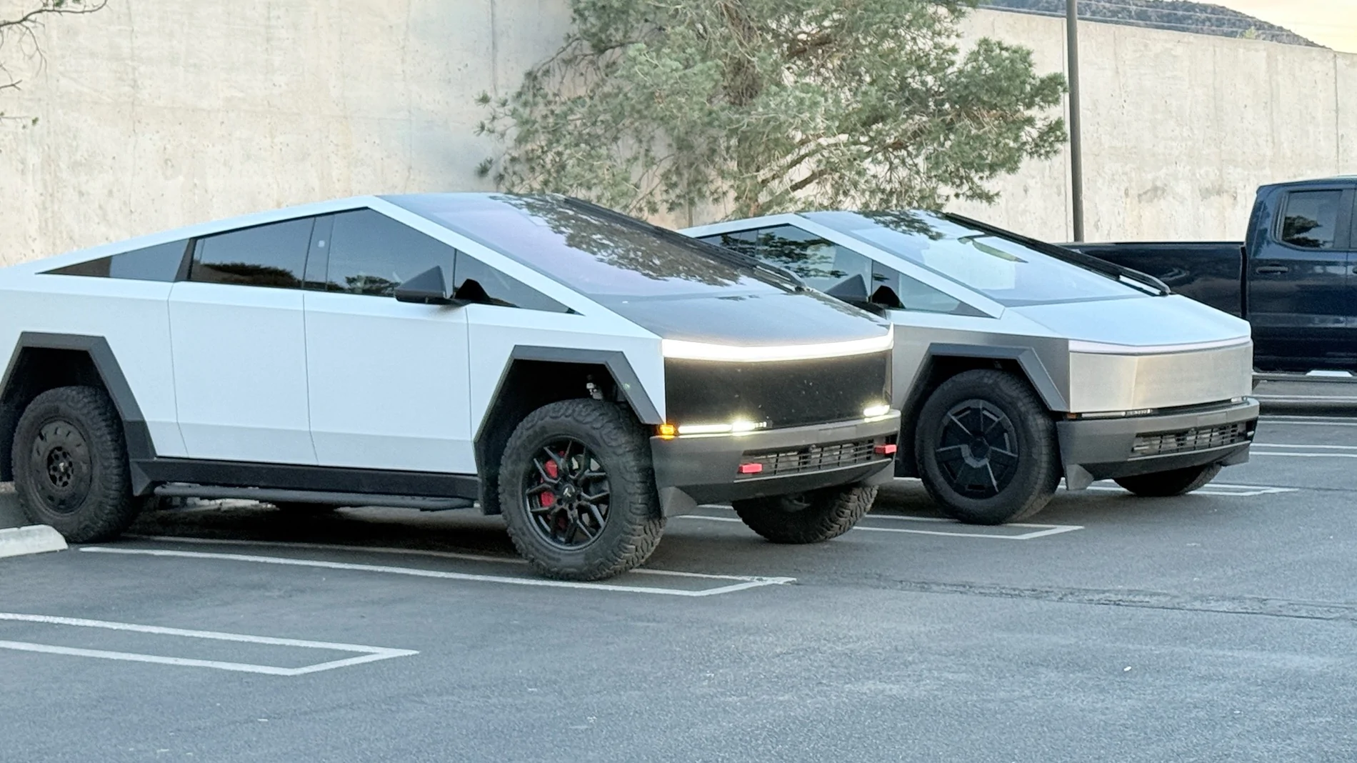 Tesla Cybertruck New Wheels finally - from T Sportline IMG_6599