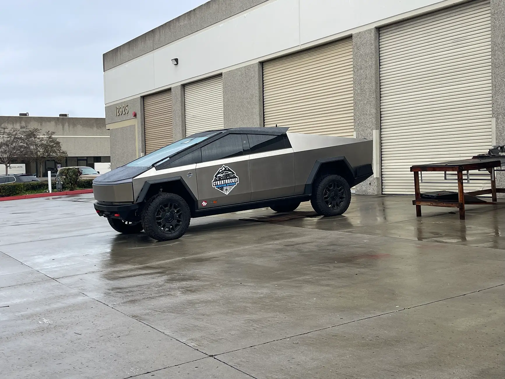 Tesla Cybertruck Cybertruckco Sport Rack & Rear Crossbars installed tempImageL5kqQs