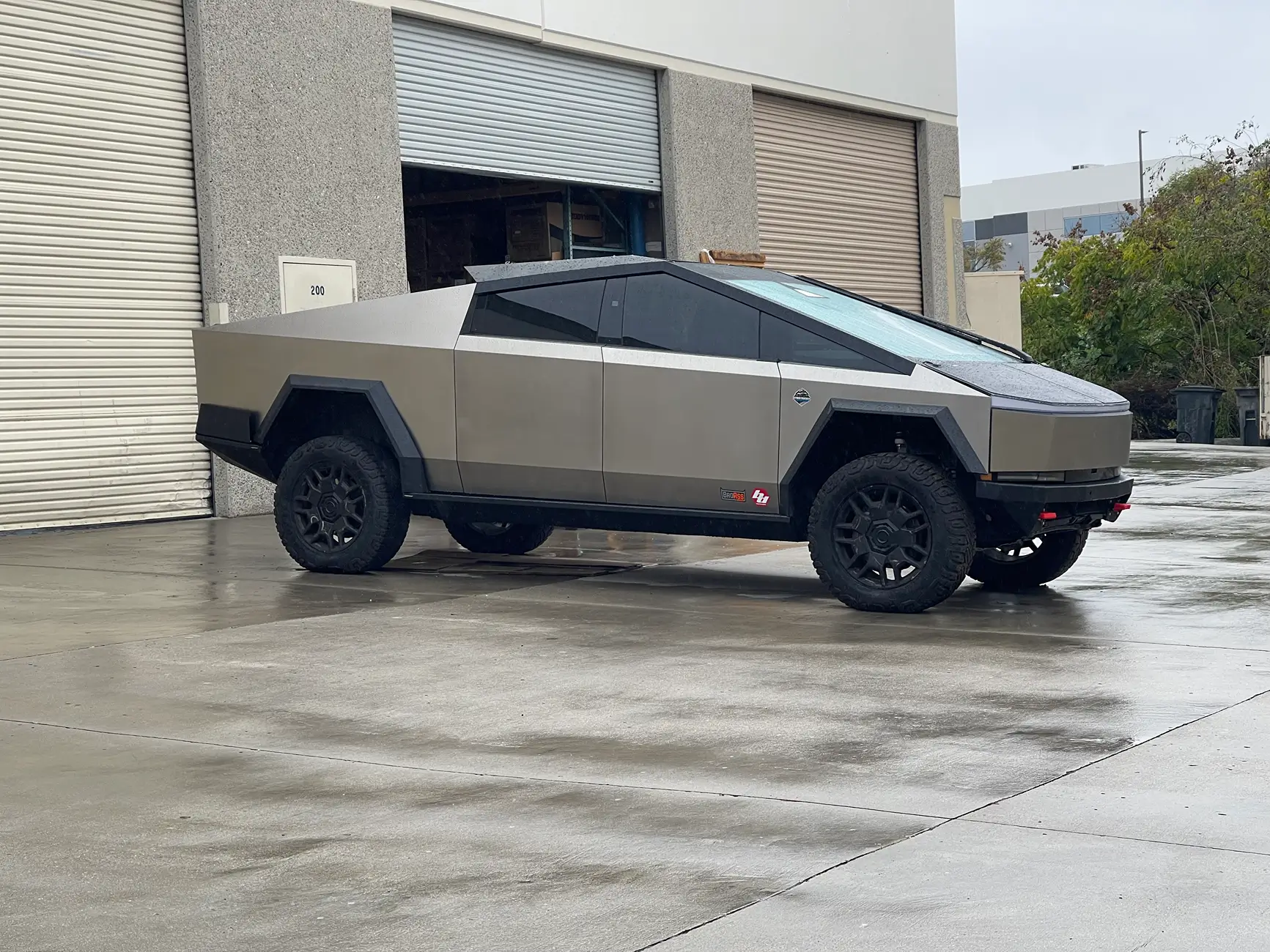 Tesla Cybertruck Cybertruckco Sport Rack & Rear Crossbars installed tempImageOHjEQc