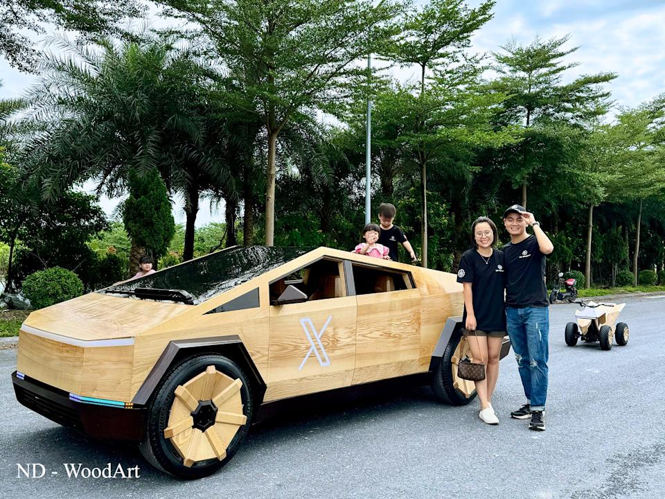 Tesla Semi + Cybertruck 木製プレイセット New Tesla Semi & Cybertruck Wooden Playset | Tesla Cybertruck