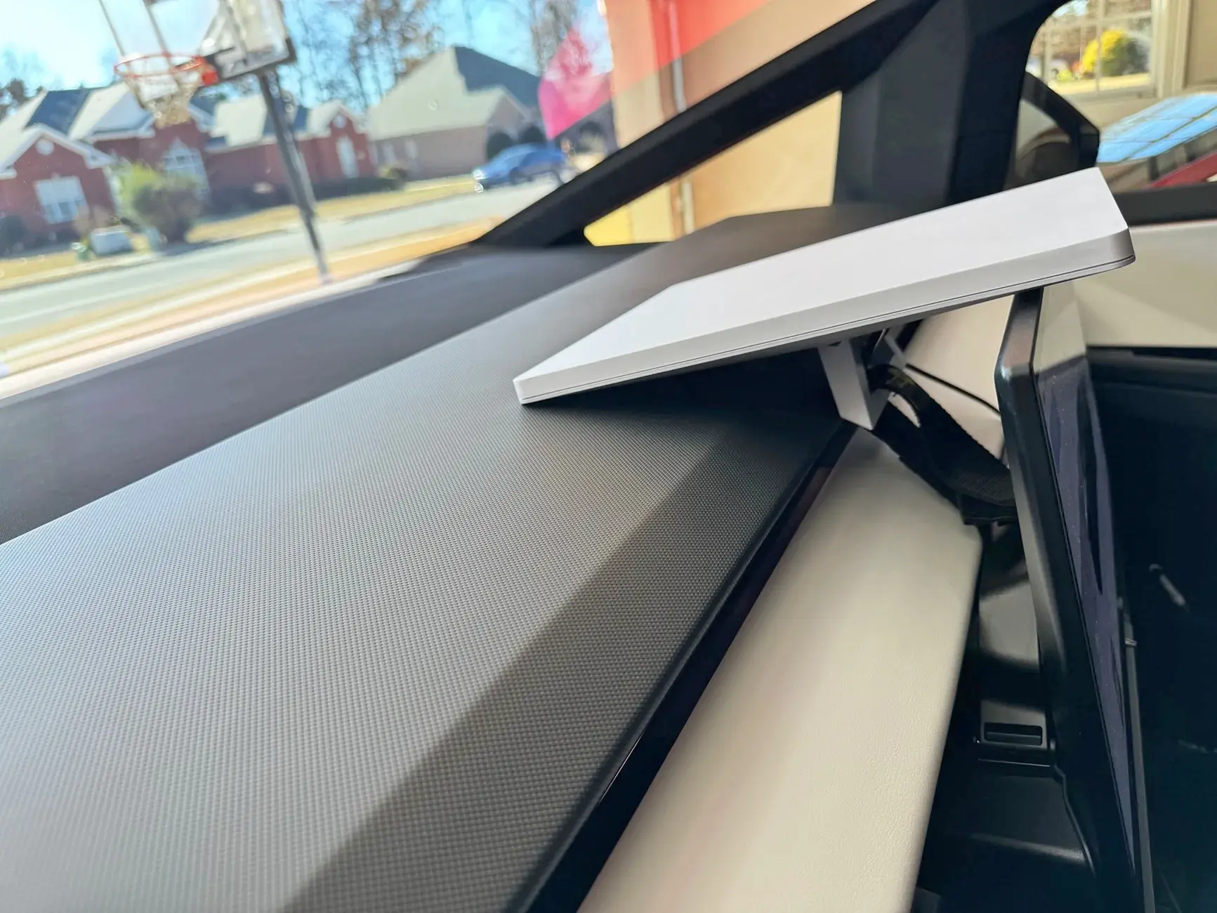 Tesla Cybertruck Very simple quick Starlink mini mount 109207-0dcf406dca07ac245657afb5d991d312 (1)