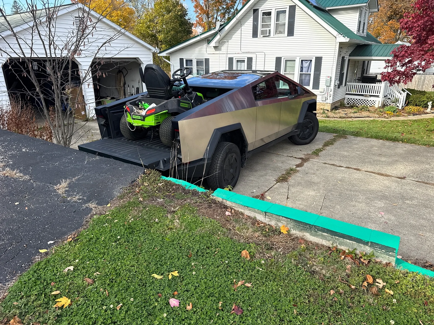 Tesla Cybertruck 🦾 Cybertruck doing truck stuff!  Post your photos! camphoto_838545539