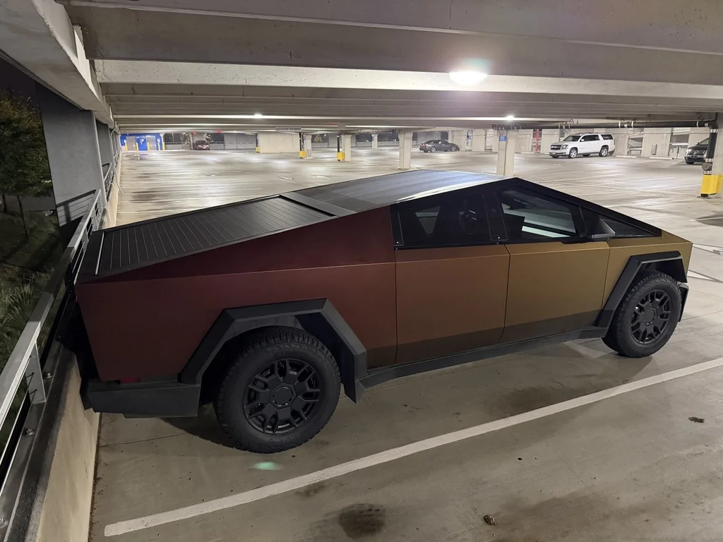 Tesla Cybertruck Daily random Cybertruck photos thread - Post Yours! 📸 🤳 A8F3ECFF-916F-4E12-939F-D00D6879AC3F_1_105_c