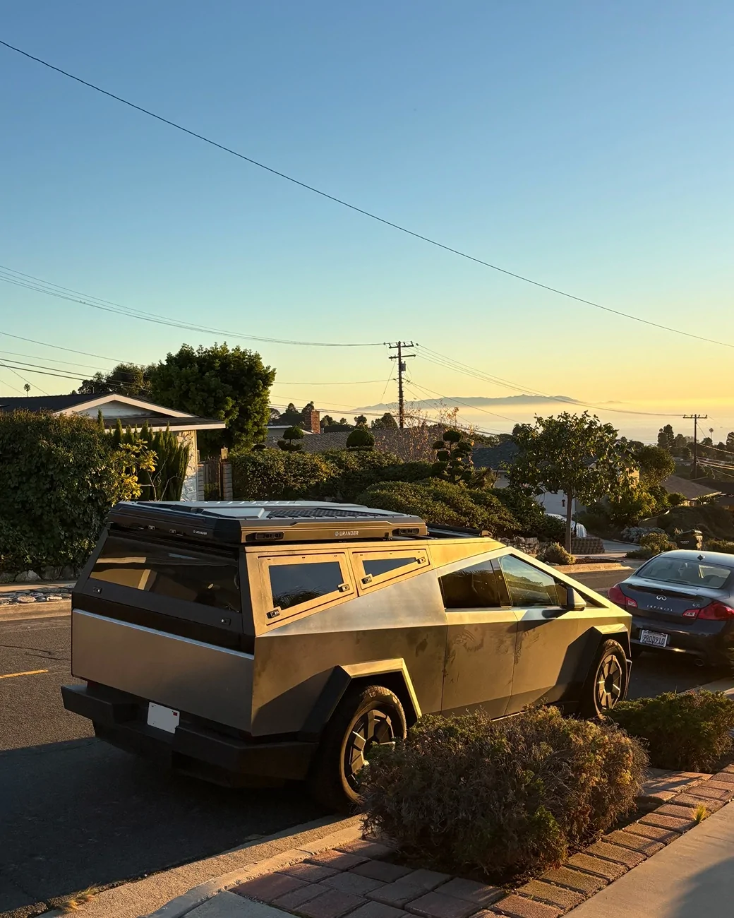 Tesla Cybertruck Urander BLACK FRIDAY is rolling! Save Up To $1,020 1764357082368-ro