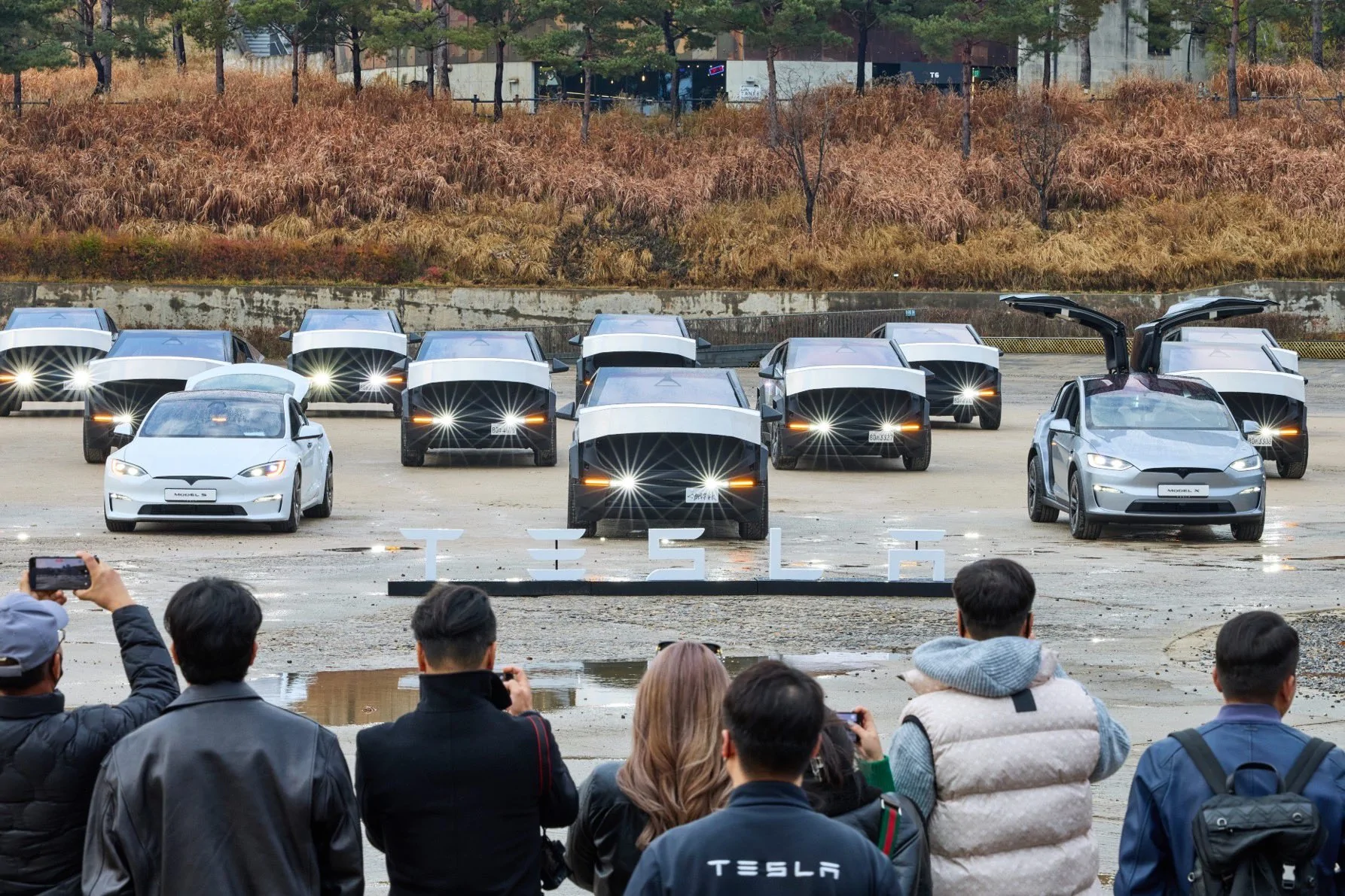 Tesla Cybertruck South Korea Cybertruck deliveries have begun! G6z4F0_a0AEwJ1g