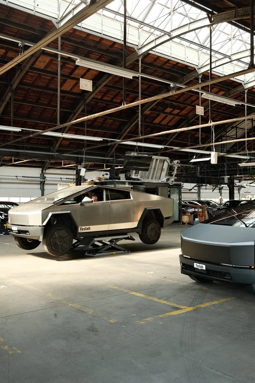 Tesla Cybertruck Teslab is modifying the Cybertruck to make it street legal for Europe 🇨🇭 G2wFTFlWIAE89-X