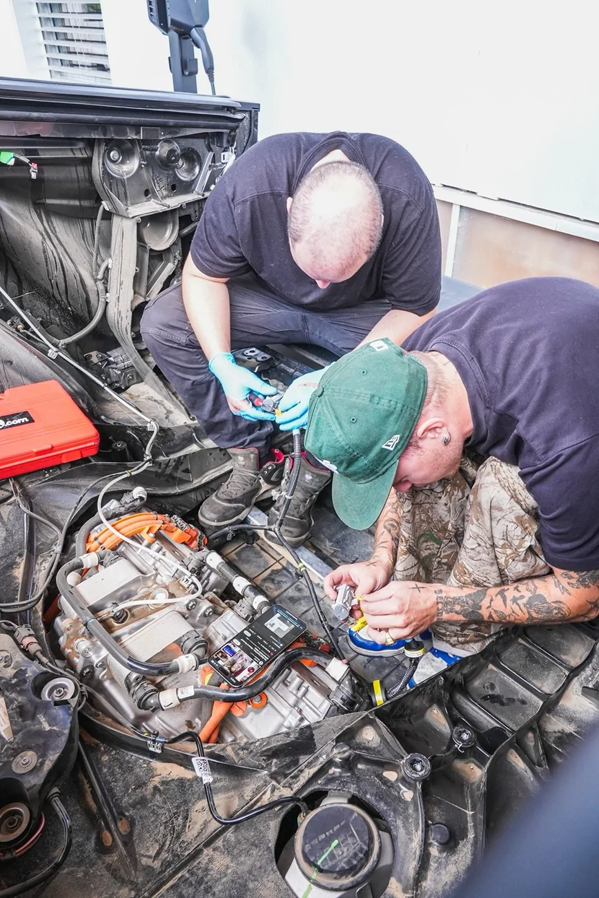 Tesla Cybertruck Teslab is modifying the Cybertruck to make it street legal for Europe 🇨🇭 G2wFTFlWIAInSP3
